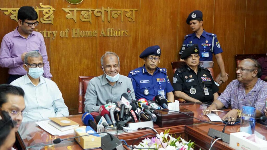 আসিফ মাহমুদের অস্ত্রের লাইসেন্স নিয়ে যা বললেন স্বরাষ্ট্র উপদেষ্টা