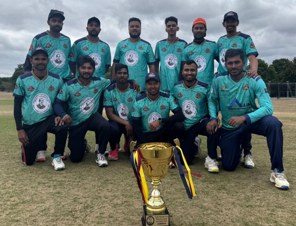 কুমিল্লা ওয়ারিয়র্সের হাতে আরাফাত রহমান কোকো মেমোরিয়াল ট্রাস্ট ক্রিকেট টুর্নামেন্টের চ্যাম্পিয়ন ট্রফি
