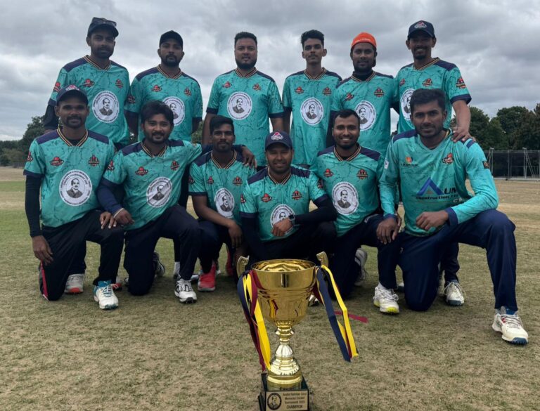 কুমিল্লা ওয়ারিয়র্সের হাতে আরাফাত রহমান কোকো মেমোরিয়াল ট্রাস্ট ক্রিকেট টুর্নামেন্টের চ্যাম্পিয়ন ট্রফি