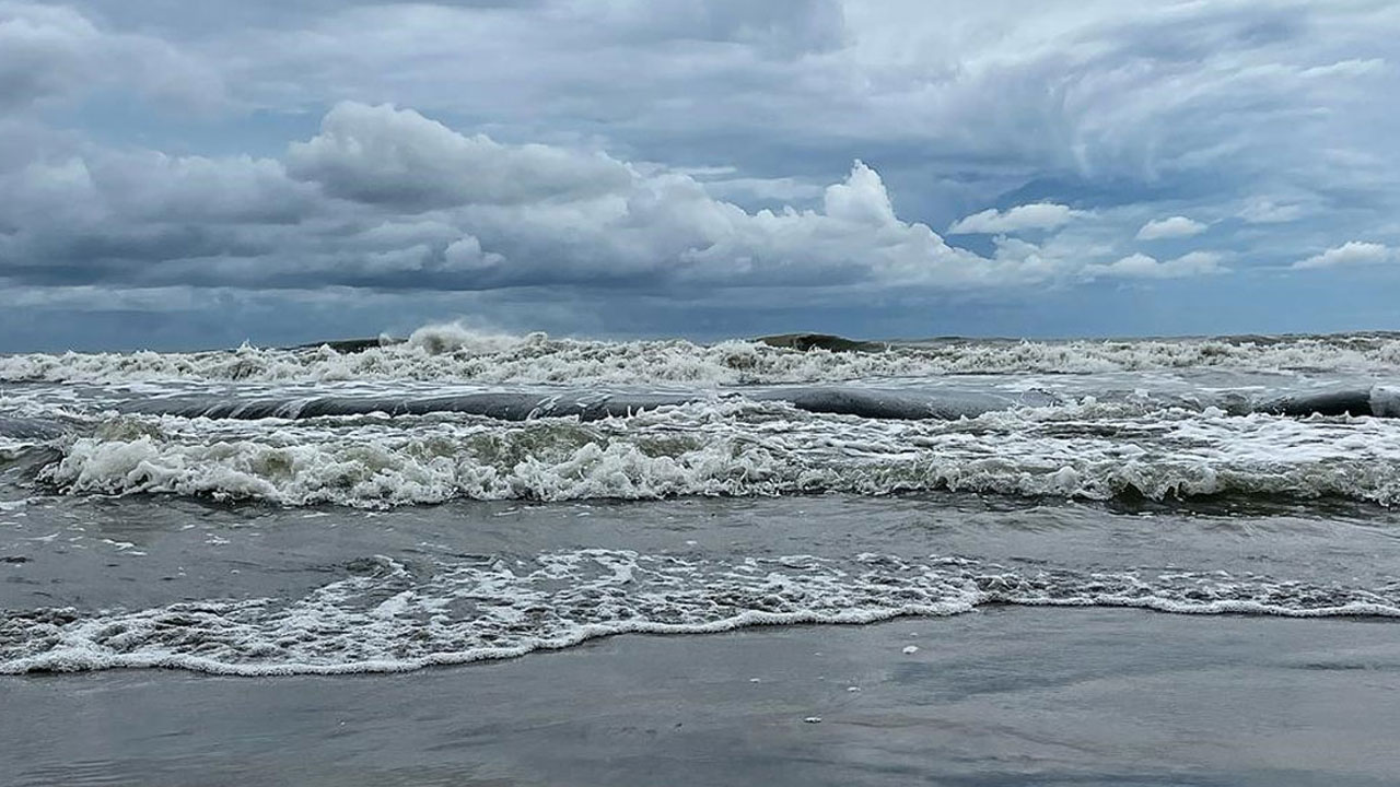 বঙ্গোপসাগরে লঘুচাপ, নৌযানগুলোকে গভীর সমুদ্রে না যাওয়ার পরামর্শ