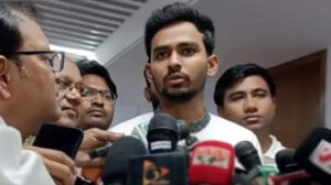 নির্বাচন করলে তফসিলের আগে উপদেষ্টার পদ ছাড়বেন আসিফ মাহমুদ