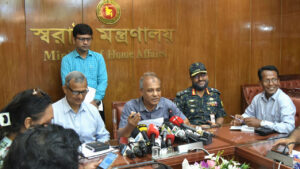 আইনশৃঙ্খলা বাহিনীর হারানো অস্ত্রের সন্ধান দিলে মিলবে পুরস্কার